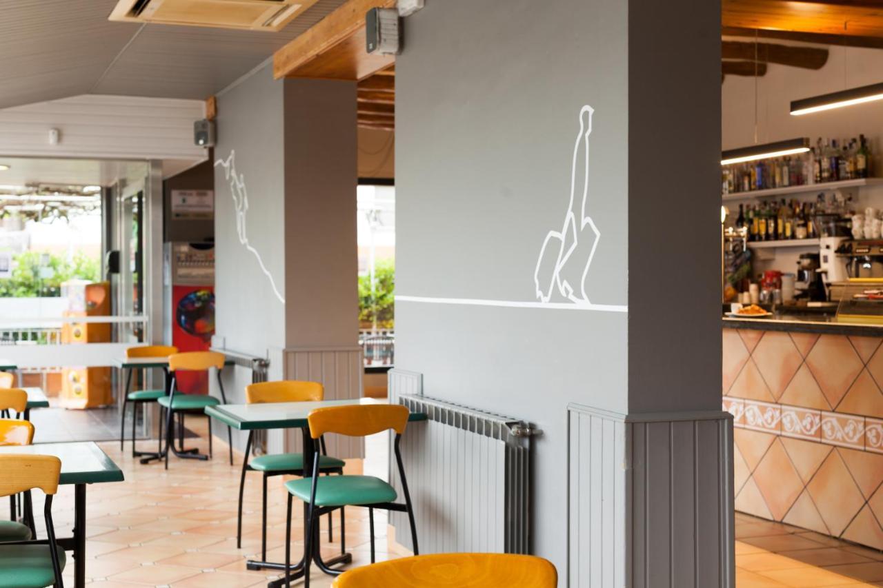 Hostal Restaurant Roma Cubells Exterior foto